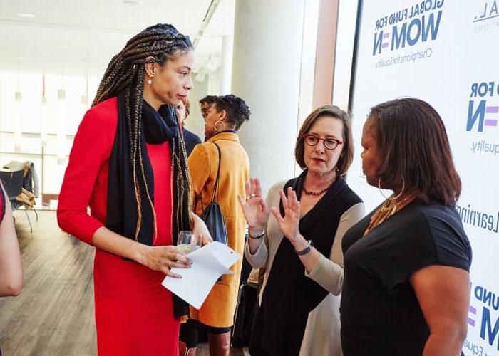 Brianna speaking to a group of women